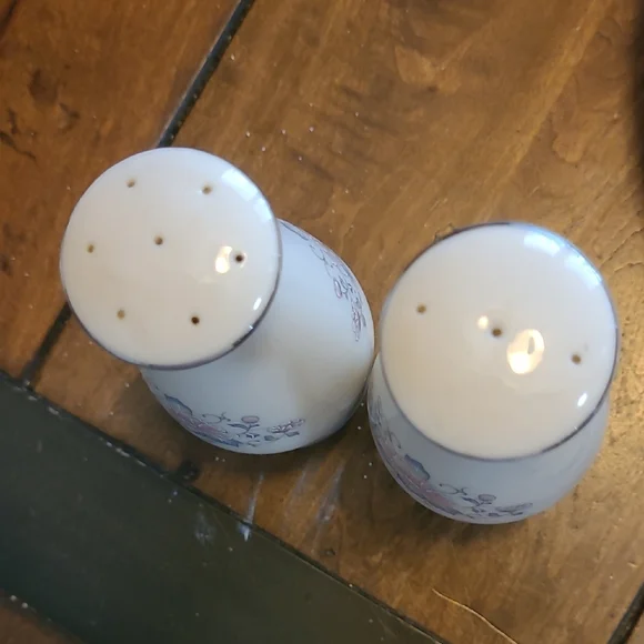 Lenox China Salt & Pepper "Charleston" Pattern - Picture 3 of 4
